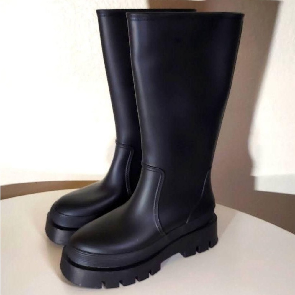 Jeffrey Campbell llya Waterproof Rain Boot Sz 8, runs large!